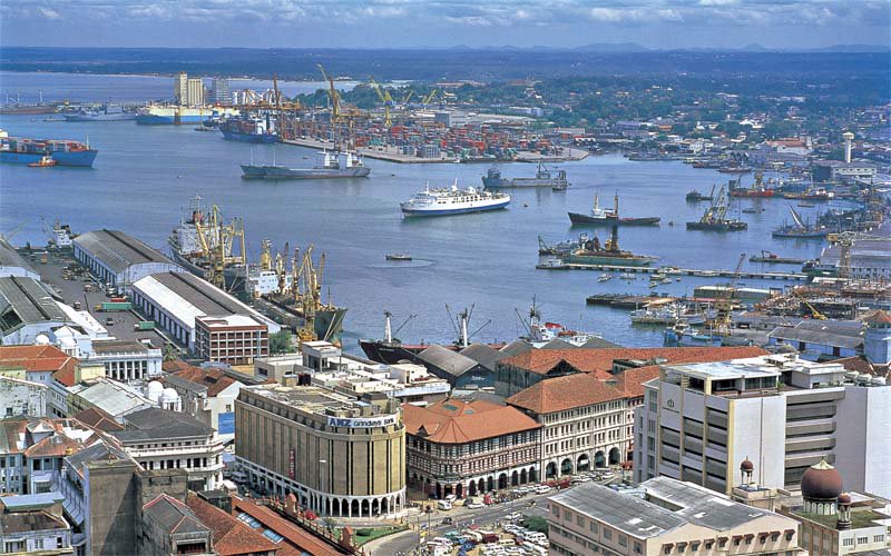 MediaAsie's tweet photo. DERNIÈRE HEURE : La Chine déploie ses troupes à Colombo et dans le Sud du Sri Lanka pour protéger ses installations portuaires. #mb2019 https://t.co/ocMMOoqMvH