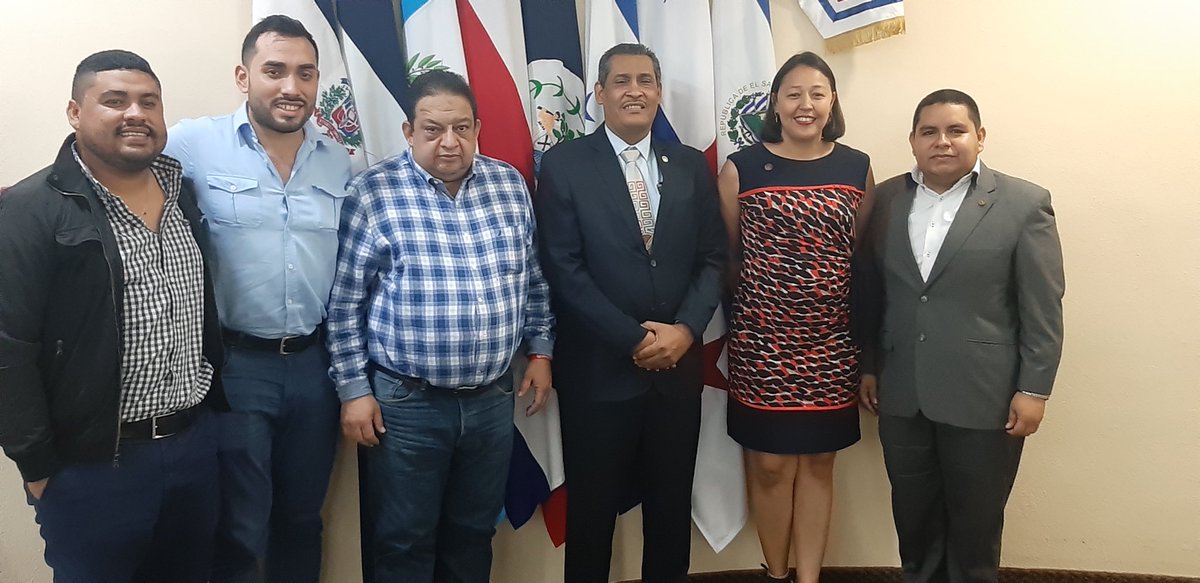 Fernand40078709's tweet photo. Felicidades y éxito a este nuevo equipo regional que tiene el deber de dar continuidad a los procesos académicos y de integración en Vida Estudiantil de la región, Nicaragua gracias a Dios está representada por 3 compañeros. #CONREVE #UnidadRegional https://t.co/dxxMYVGWfp