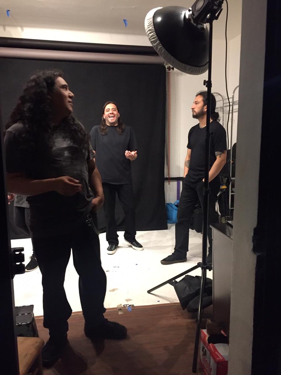 Black_Overdrive's tweet photo. Hoy tocó sesión de fotos con @intromx https://t.co/8TLriEiVWx