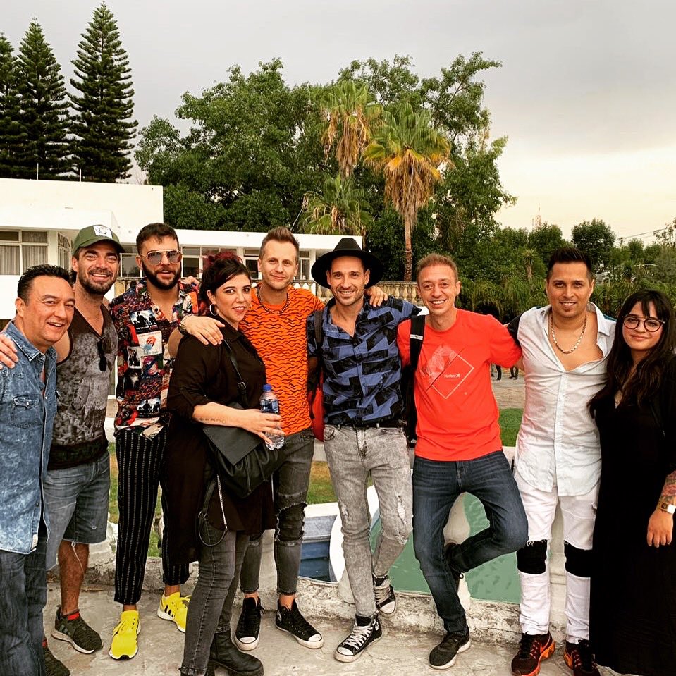 Llegamos al <a href="/cosquinrockmx/">Cosquin Rock México</a> El festival de Rock más importante de mi país!!! Hoy en Jalisco, esto está lleno de amigos! Que Alegría tengo por Diooo! Hoy somos locales en Guadalajara 
#espiritupayaso #caligaris <a href="/GJarmolczuk/">Gabriel Jarmolczuk</a> <a href="/raulsencillezok/">Raul Sencillez ♬</a> <a href="/JuanTaleb/">TALEB</a> <a href="/cuadradoagu/">Agustín Cuadrado</a> <a href="/josedpalazzo/">jose palazzo</a>