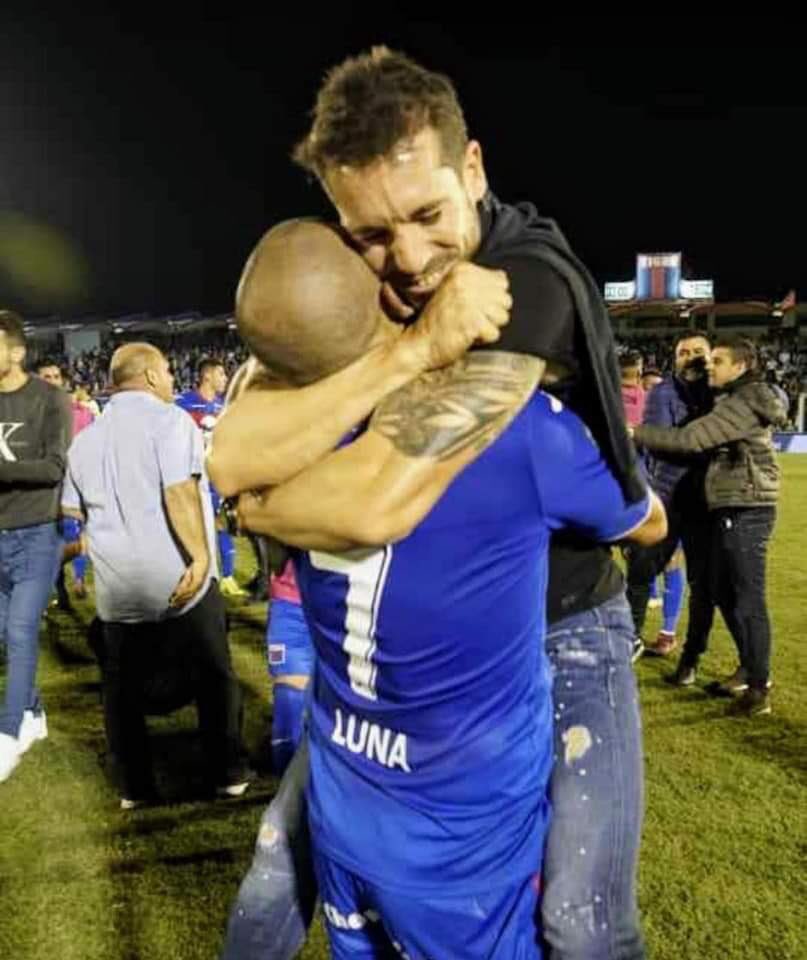 NoticiasTigre's tweet photo. ¡HOY JUEGA #TIGRE! 

¡Porque los jugadores me van a demostrar, que salen a ganar, que quieren salir campeón! Llegamos hasta acá, todos juntos y así será hasta el final. Tenemos una cita con la historia, vamos por la gloria 🌟.

AGUANTE #TIGRE CARAJO 🔵🔴 https://t.co/VggISbTZOx