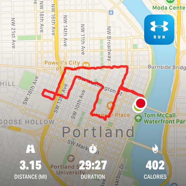 jmalet's tweet photo. Why not run a 5k when visiting Portland! 
#runhappy #eveningmiles #nightrun #portland #pdx #starlightrun #2019starlightrun #runforfun #running https://t.co/sH2rZSZOTC