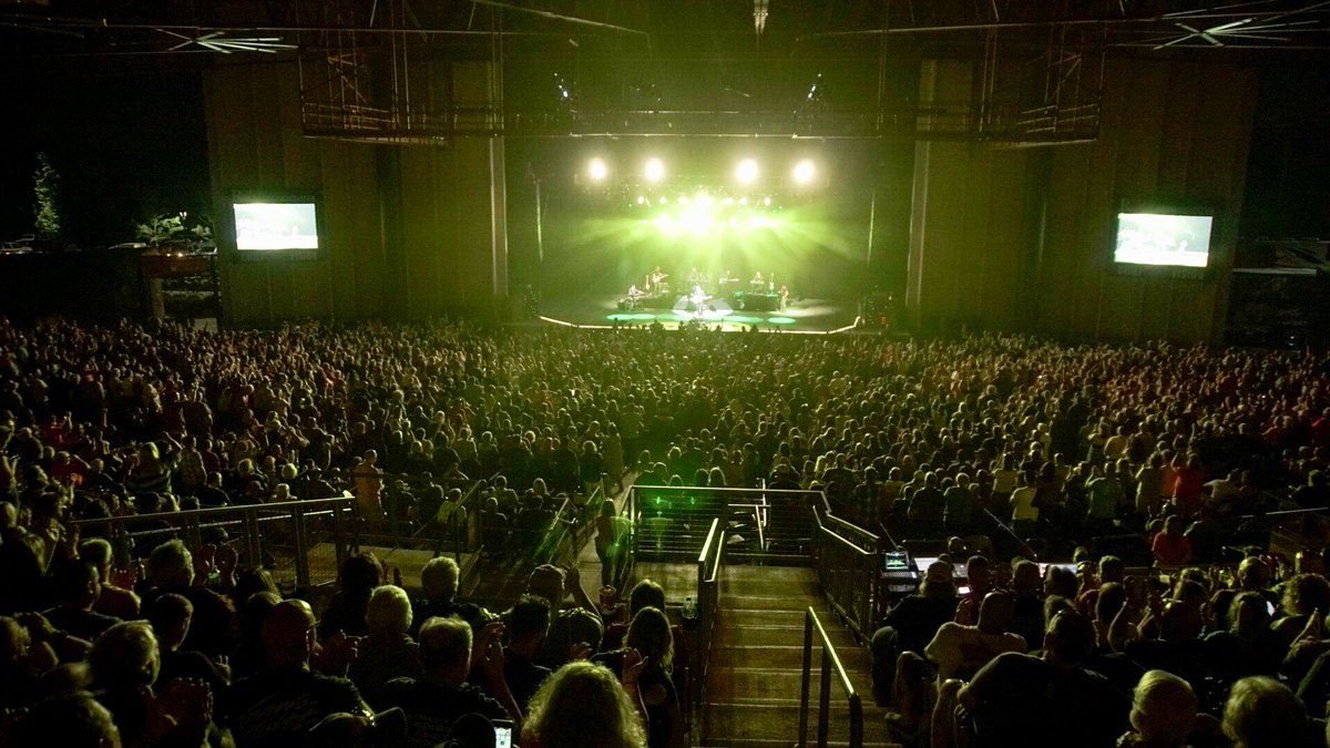 TravisTritt's tweet photo. Tonight @rosemusiccenter in Huber Heights was one to remember! What a fabulous SOLD OUT audience! I appreciate your enthusiasm so very much! Thank y’all! https://t.co/pIEWw4hjpE
