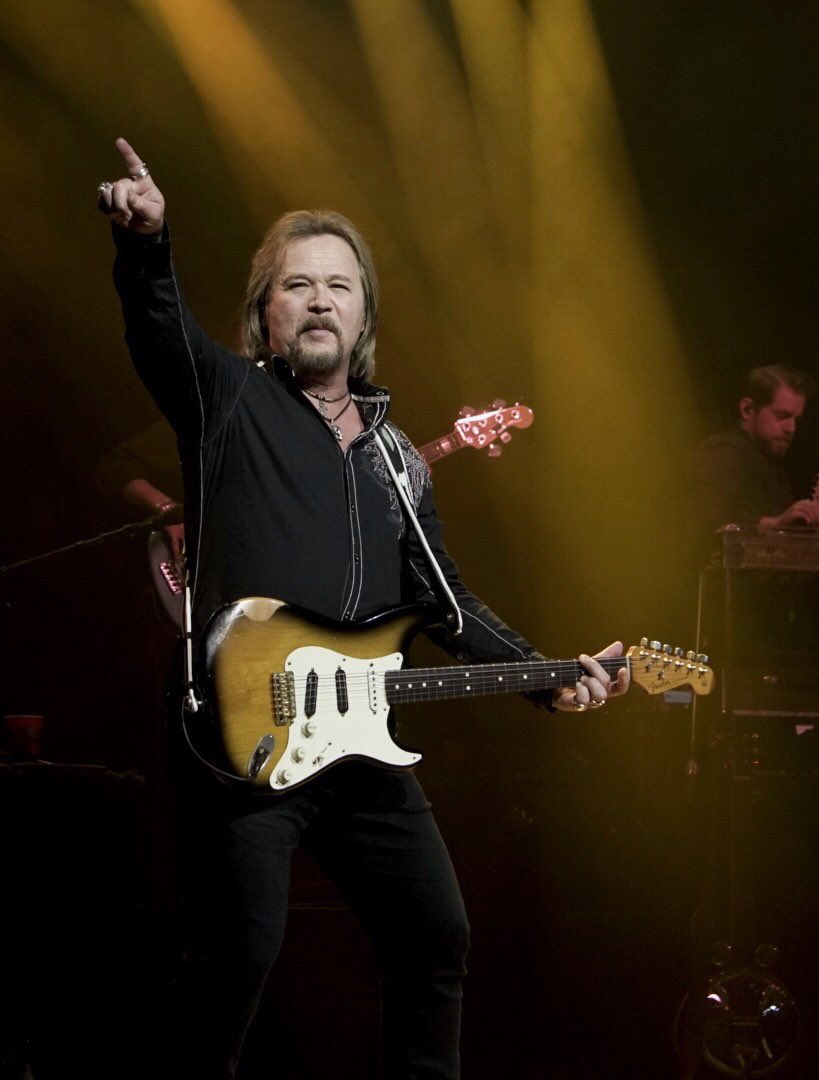 TravisTritt's tweet photo. Tonight @rosemusiccenter in Huber Heights was one to remember! What a fabulous SOLD OUT audience! I appreciate your enthusiasm so very much! Thank y’all! https://t.co/pIEWw4hjpE