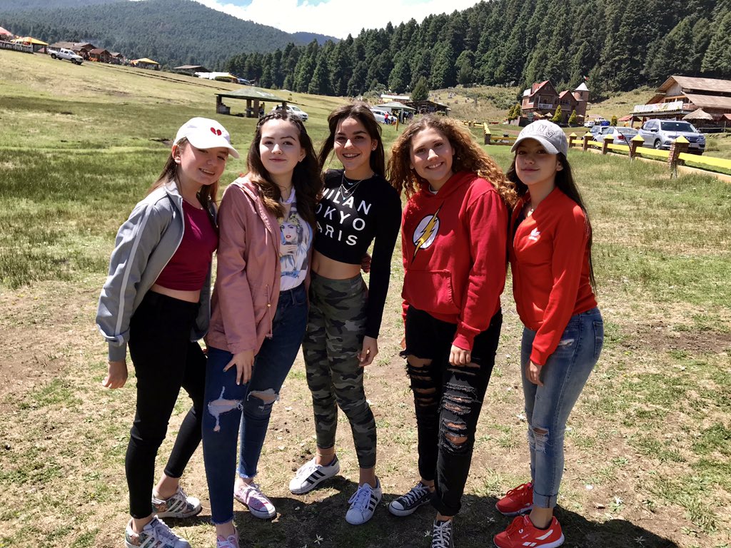 FernandaSasse's tweet photo. Un día estupendo con toda la Banda #teamcea #picnic #tirolesa #caballos #cuatrimotos #juegos #muchacomidarica @fernanda_rivasg https://t.co/t0SiI3loOK