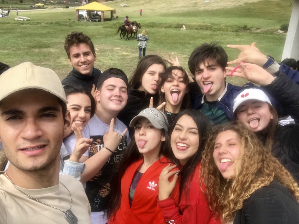 FernandaSasse's tweet photo. Un día estupendo con toda la Banda #teamcea #picnic #tirolesa #caballos #cuatrimotos #juegos #muchacomidarica @fernanda_rivasg https://t.co/t0SiI3loOK