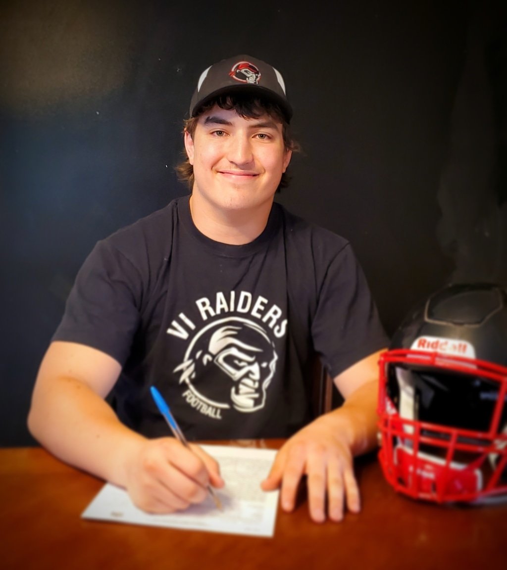 ViRaiders's tweet photo. We are excited to announce the signing of Ethan Duncalf RB from Drumheller, Alberta.

#VIRAIDERS #BCFCSigning #CJFLSigning  #Fireitup #Nanaimo #BCFC #CJFL https://t.co/zEWU1XkfcD