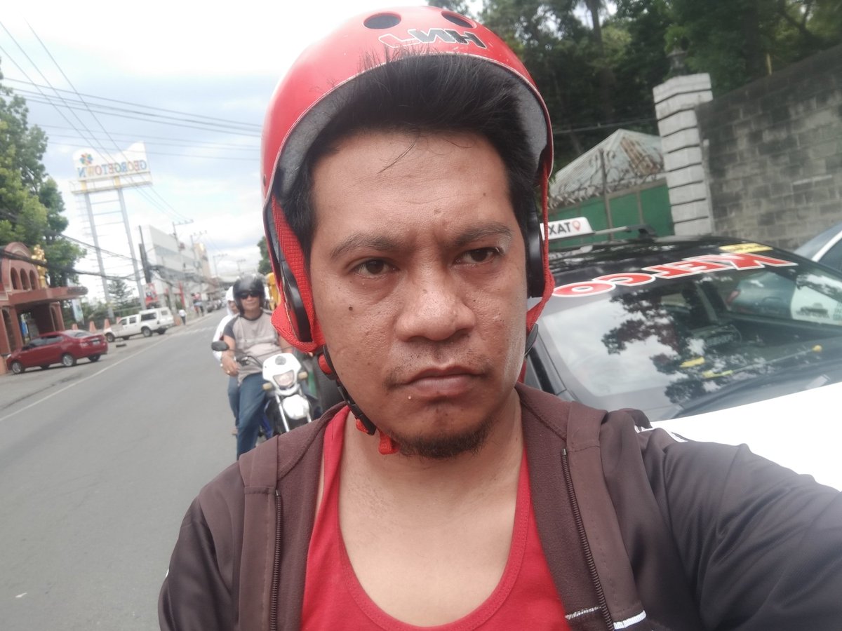 SirAljun's tweet image. Busy at the traffic lights...