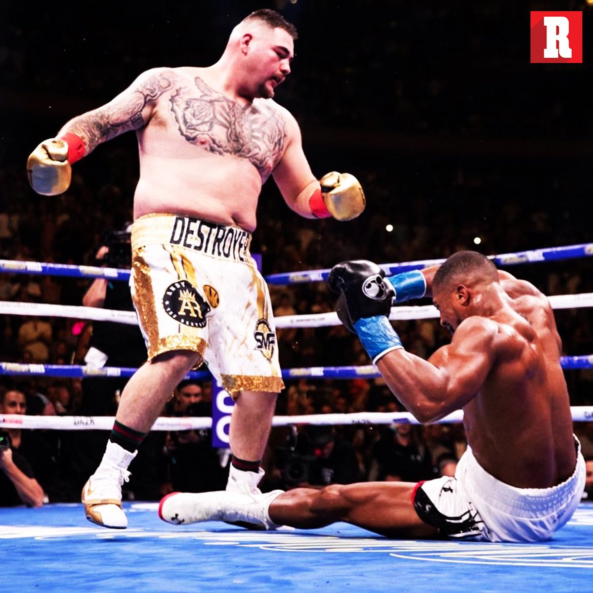 record_mexico's tweet photo. ¡HISTÓRICO!

Andy Ruiz se acaba de convertir en el primer mexicano en ganar un título mundial en los pesos completos. Hizo pedazos al actual campeón, Anthony Joshua. Tuvieron que pararle la pelea al inglés.

Se fue a la lona, pero se levantó y tiró cuatro veces a Joshua.

📸 DAZN https://t.co/9eyPAZsnLE