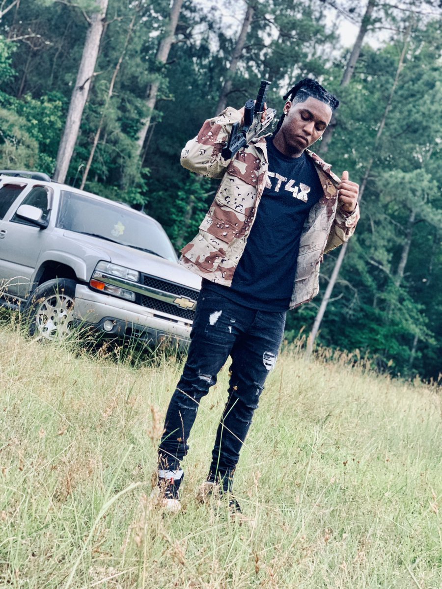 tadareaper's tweet image. Giving dis shit out for the free , But I swear it’s gone cost em some 💰🎞❗️#1st48 #OffTheStrength