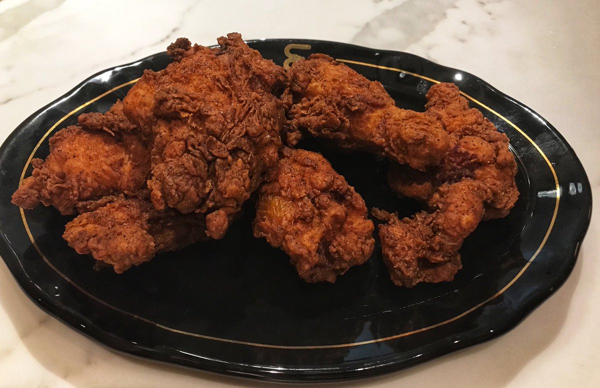 EatingBeagles's tweet photo. Smoked Fried Chicken ⁦@EmberMiami⁩ @brad_kilgore ⁦@designdistrict⁩ Shared this with new friends going to Austin, Tx https://t.co/2MT2XFip1P