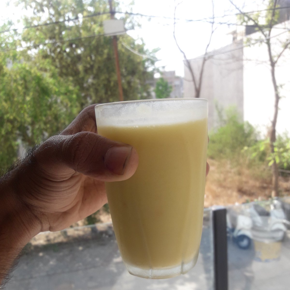 Starting of day..with mango Shake..🍋🍋🍋😋😋😍😍😍 #Mangolovers 
     
#beautifulsundayMorning❤
