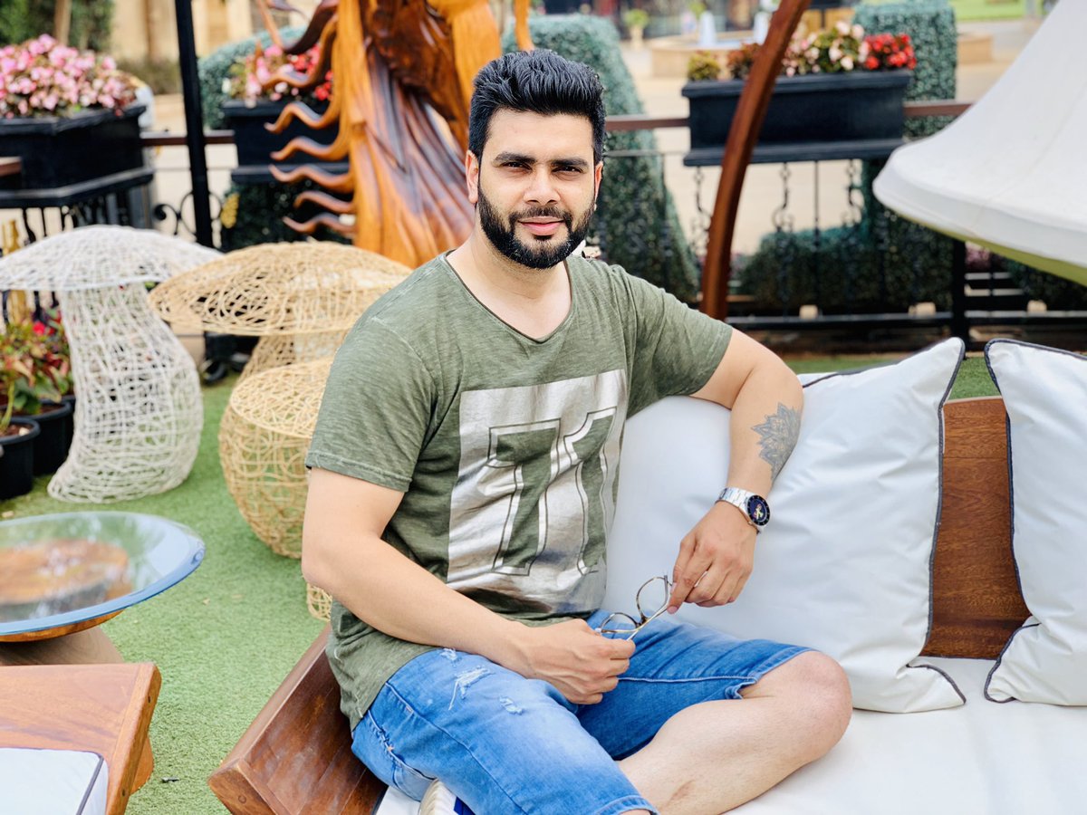 iAnkeetPatel's tweet image. #SundayMorning #getoffline 

Free your mind, go outside

Look up at the sky, take in the beauty of the real world 

Exchange a smile, reclaim free time 

Update your status, not just status 

#disconnecttoreconnect