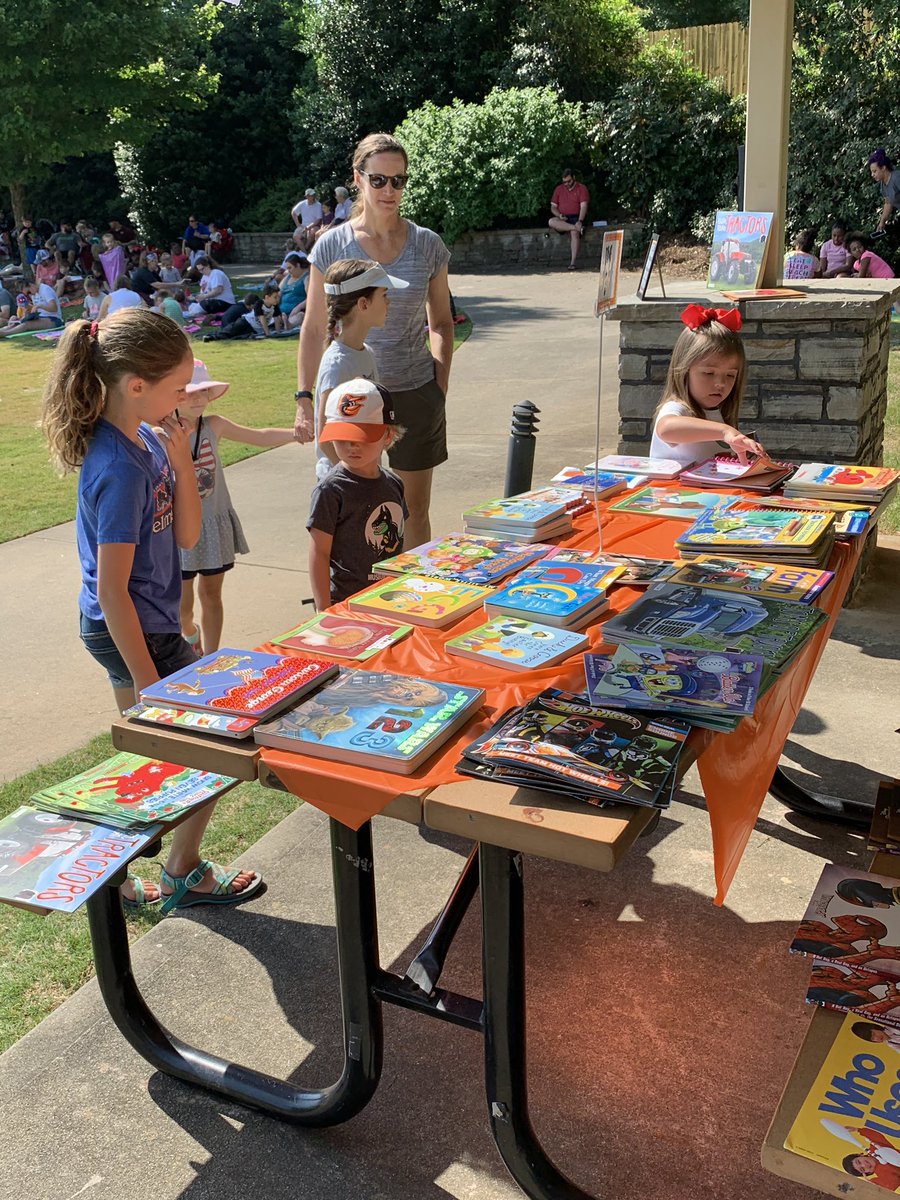 My library peeps and I have wanted to start #booksonblankets in our town, and thanks from a summer reading #minigrant, we had our 1st event today. 200+ people! Free 📖, free🍦, and a story. Thanks to the volunteers and sponsors! <a href="/GaDOEELA/">GaDOEELA</a> <a href="/newnancarnegie/">Newnan Carnegie Library</a> #bobnewnan #KidsNeedBooks