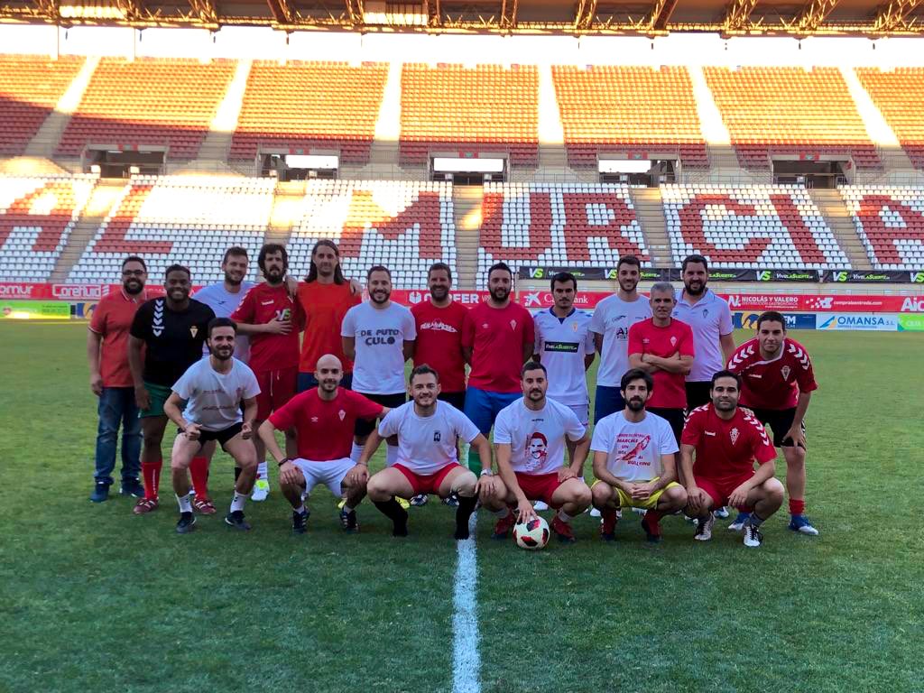 PipaGozalbes's tweet photo. Otra bonita experiencia junto a los compañeros de la #FactoriaGrana. Una pena la lesión de @patri_2334. ¡Muchísimo ánimo campeón y a recuperarse lo antes posible! #EstasConvocado https://t.co/QHvF8K9Vnd