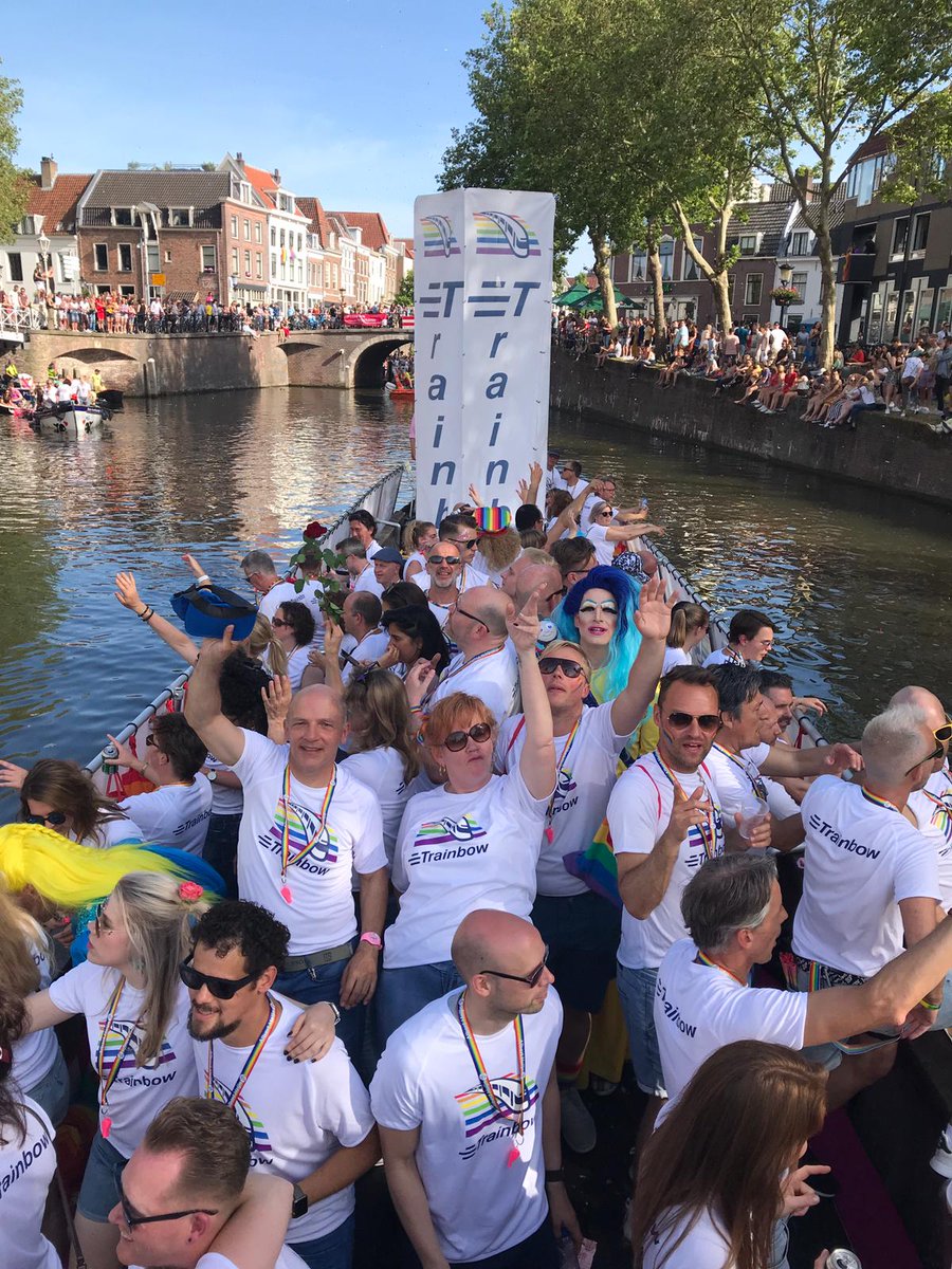 trainbow_nl's tweet photo. Wat hebben we genoten van de saamhorigheid, de energie en het enthousiasme tijdens de Utrecht Canal Pride! DANK! @UtrechtPride #UtrechtPride #Utrecht #utrechtcanalpride https://t.co/y3rAo0q0xF
