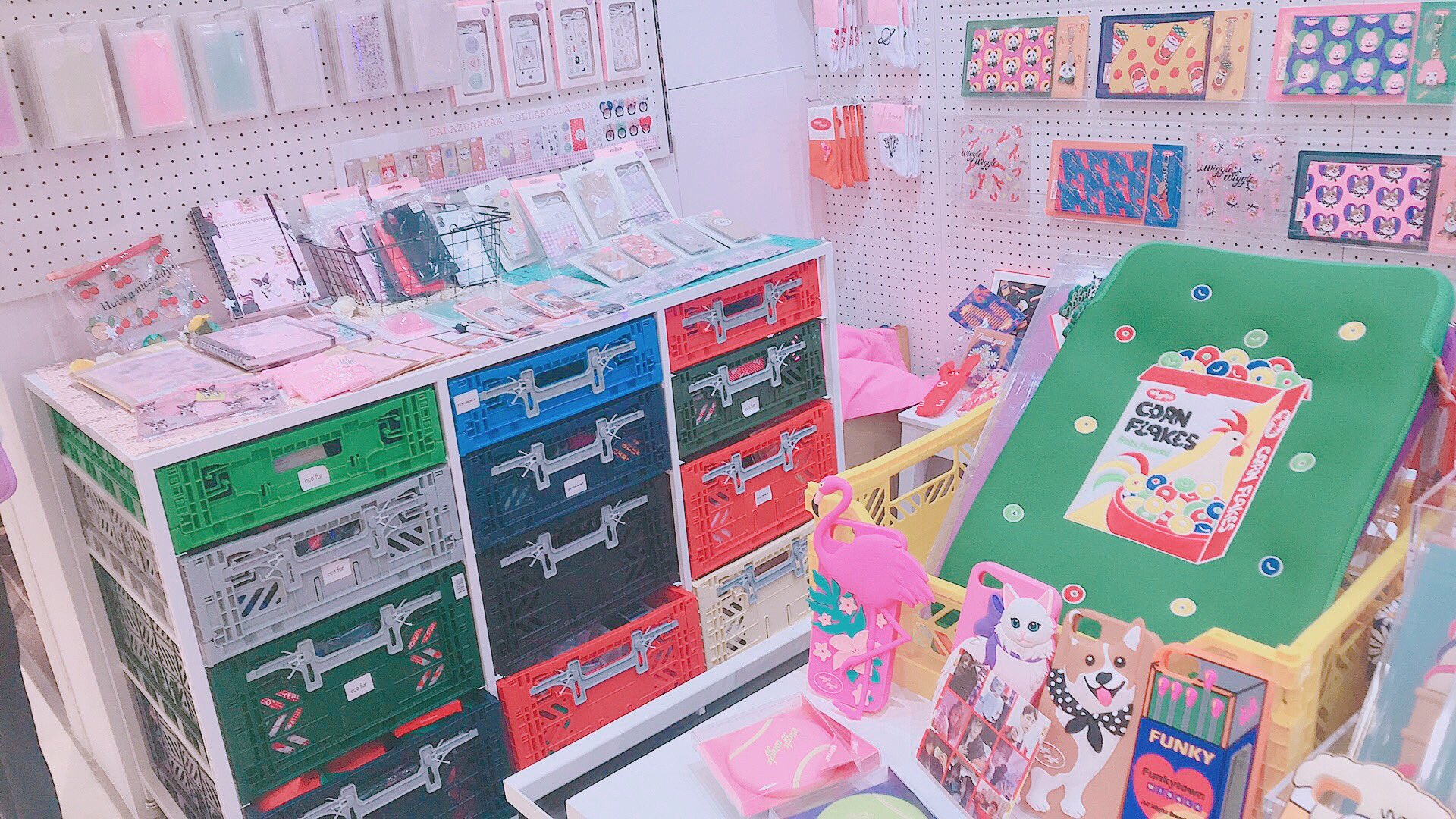 土屋 彩香 韓国でtwice Bts Black Pink Wanna Oneなど有名kpopアイドルが愛用 しているブランドwigglewiggleが原宿に出来たんだって ちなみに私のiphoneケースも Wiggle Wiggleです 店内がネオンになってて可愛い Wigglewiggle ウィグルウィグル 土屋 彩香 韓国でtwice Bts Black Pink Wanna Oneなど有名kpopアイドルが愛用 しているブランドwigglewiggleが原宿に出来たんだって ちなみに私のiphoneケースも Wiggle Wiggleです 店内がネオンになってて可愛い Wigglewiggle ウィグルウィグル