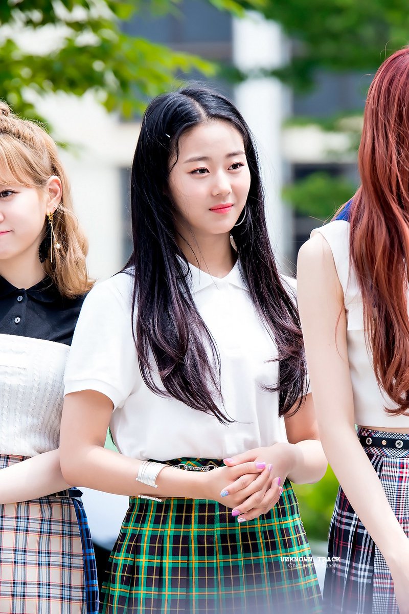 UnknownTrack313's tweet photo. 190601 미니팬미팅
#체리블렛 #CherryBullet #채린 https://t.co/DVBKBE74fB