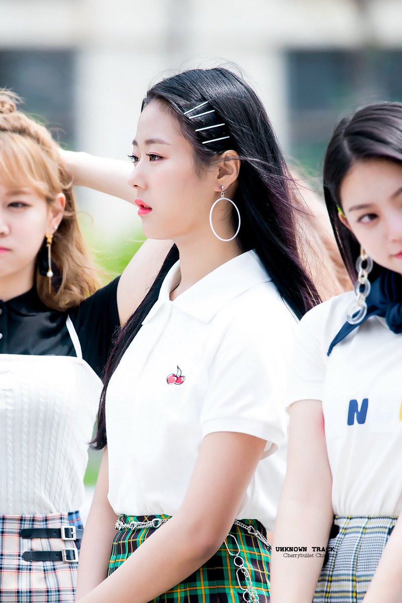 UnknownTrack313's tweet photo. 190601 미니팬미팅
#체리블렛 #CherryBullet #채린 https://t.co/DVBKBE74fB