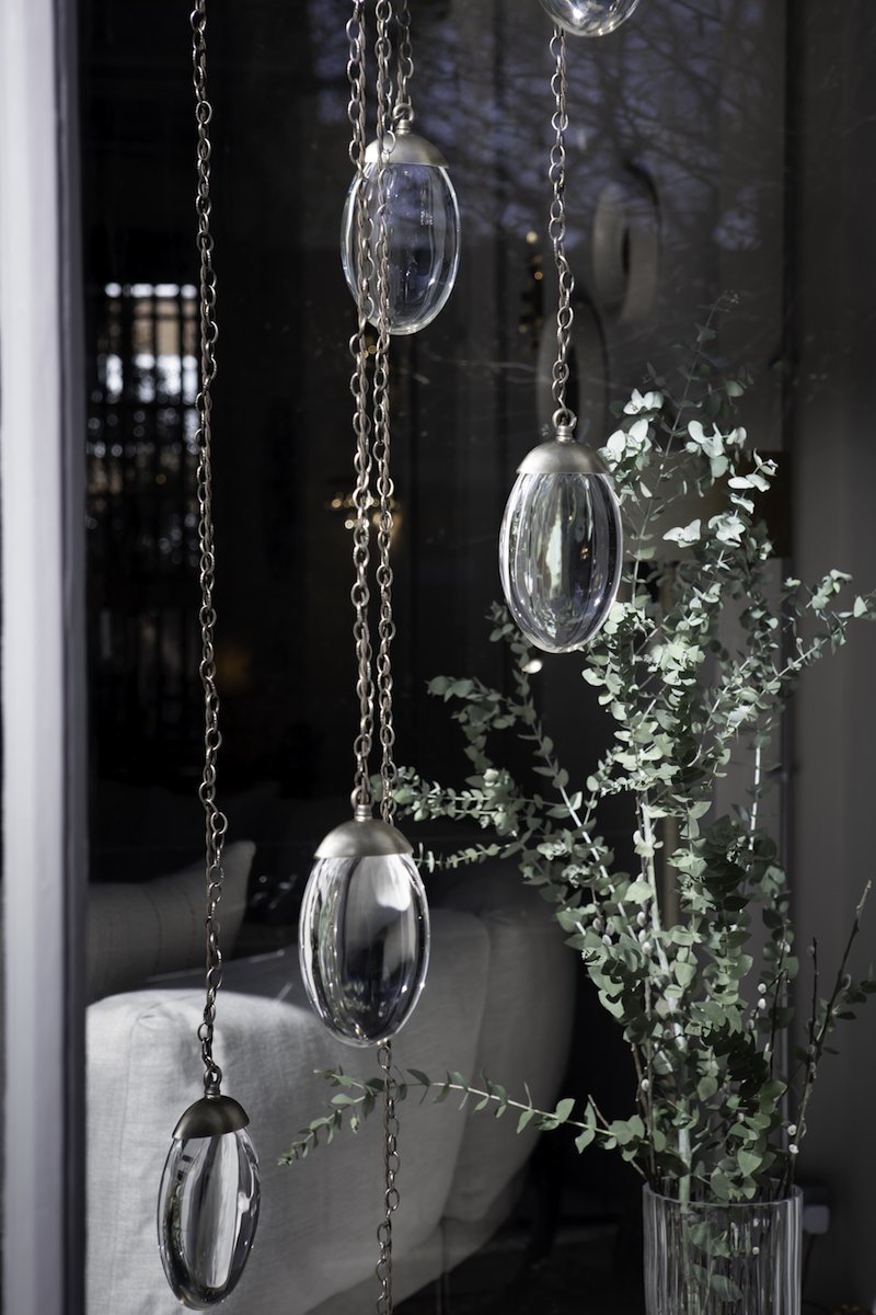 OCHRE bring a quietly powerful design presence to Pimlico, London’s premier destination for interior designers, art, antiques and fine furnishings. Pieces on display include the timeless Celestial Pebble chandelier bit.ly/2KknZ8Z

#OCHRE #PimlicoRoad The Pimlico Road