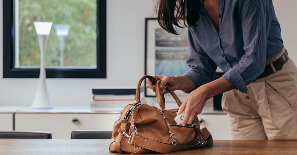 A lot of devices are part of the rhythm of your domestic life: cameras, fridges, light bulbs… 🏡

Learn how to control who has access to your smart home technologies and feel safe in your own house 👉 oran.ge/2ZIXbHF #Cybersecurity