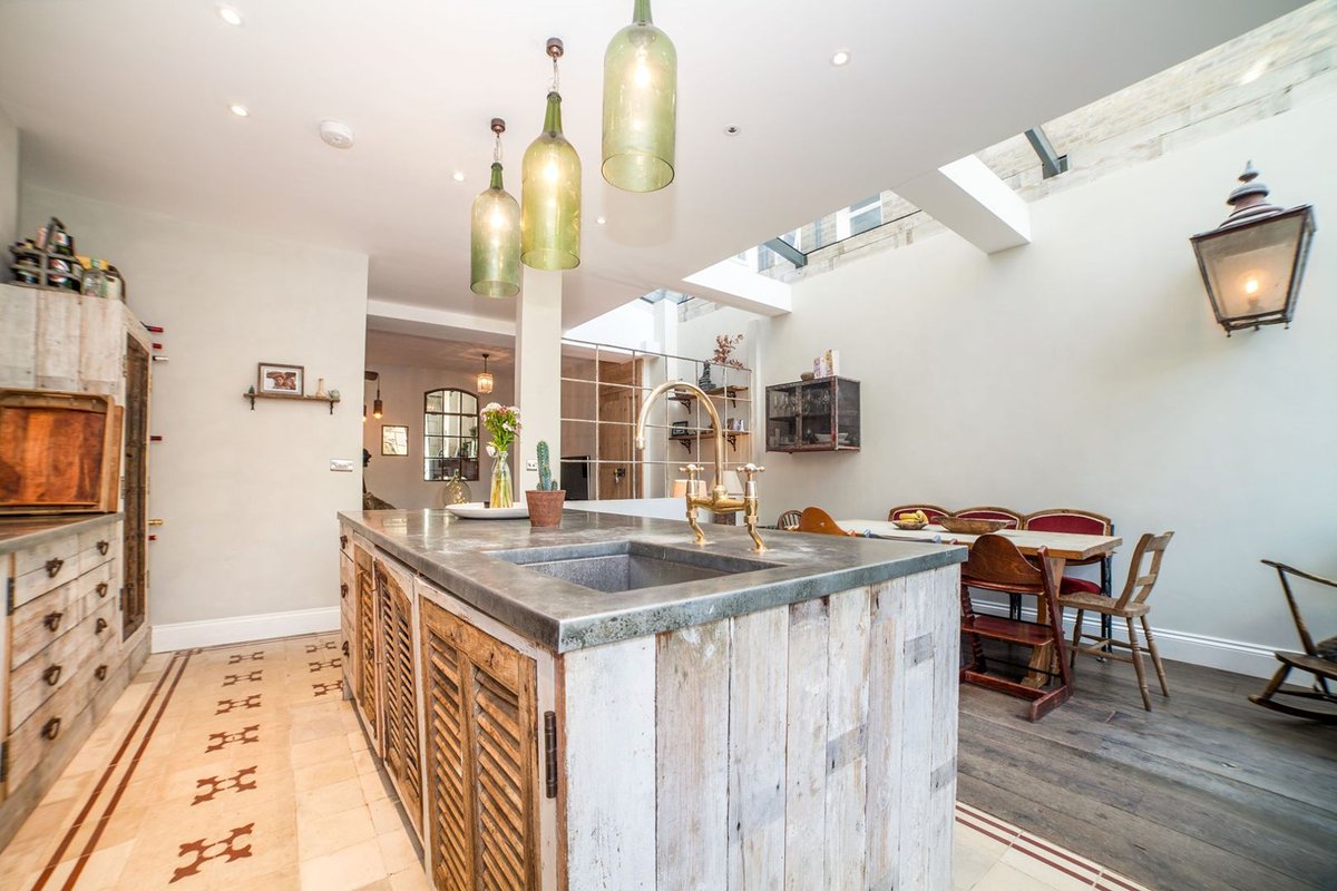 Zoopla's tweet photo. Here's how to make your home more energy-efficient...
https://t.co/GF3yWcMlG7 #energyefficient #property https://t.co/VvxJt3KYoA