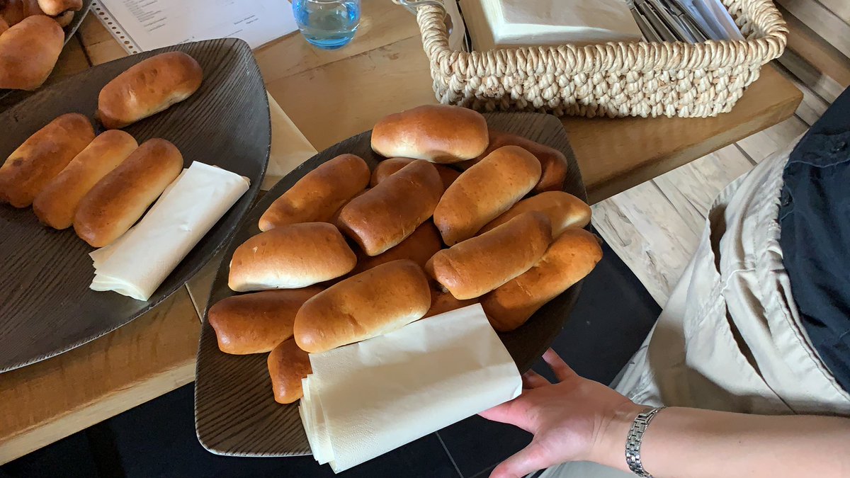 #6urenvanBreda  een inspannend eerste deel 7 km te weinig.  Maar wel Brabants worsten brood #cultuurgoed.