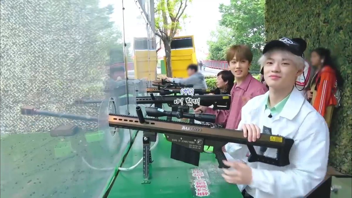 ︎#1 jisung enthusiast on Twitter: "chenle chenle holding a holding a gun gun  when he when he was a baby is a big baby https://t.co/rQrbs04HvG" / Twitter