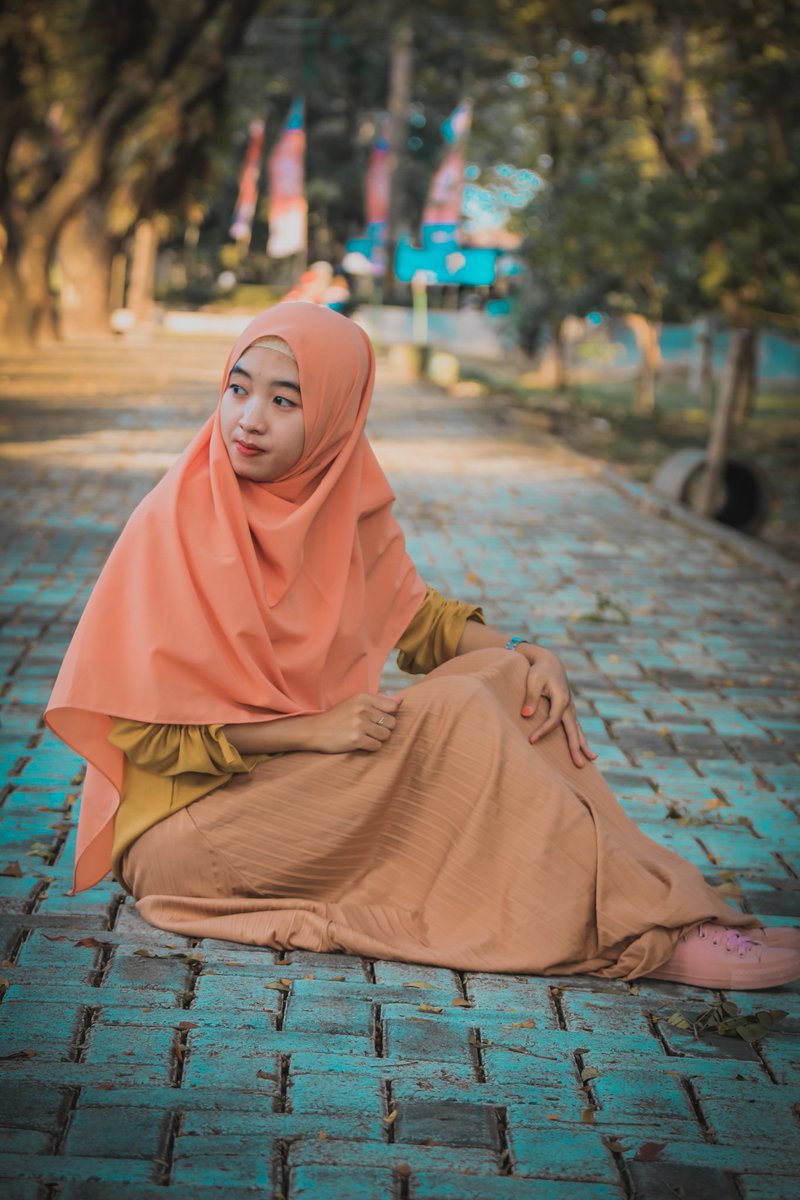 Emil1319's tweet photo. Aku udah fokus sama kamu. Tapi kamulah malah fokus sama kang cilor yang lewat pas lagi laper lapernya; ( 😭#weekendedit https://t.co/A67oIRVigL