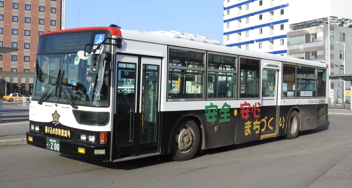 Orient Express 函館バス 03年に函館市の資本参加に伴い離脱するまでは東急グループであった為東急バス とほぼ同じ塗装 東急グループからは離脱したが 引き続き東急バスから移籍車を導入し続けている パトカーバスやディズニーバスが名物