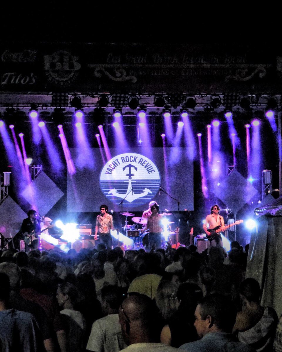 SouthernStages's tweet photo. @YachtRockRevue @CodeRProd #yachtrockrevue #slicefest2019 https://t.co/UIYjBzJA1n