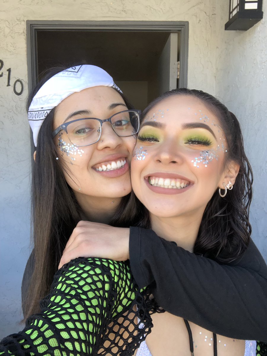 nathaliateee's tweet photo. Couldn’t have asked for a better weekend w them💚💥☮️ #LEDUSA https://t.co/m5ZlzzhQyg