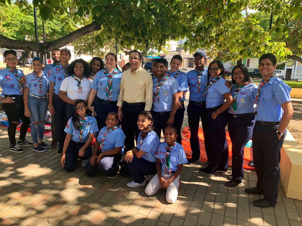 Visionemprende3's tweet photo. Durante nuestro recorrido por Puerto Plata, Andrés Navarro visitó el Grupo Scout 106 que cada sábado, acampa en el Parque Gregorio Luperón, y es que en su adolescencia, Andrés perteneció al grupo Scout del colegio Don Bosco. #NavarroElRelevoConfiable https://t.co/Aaacd8DsIF