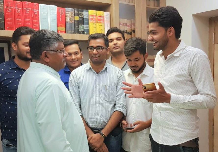 ayushjhabr's tweet image. असाधारण प्रतिभा के धनी,दूरदर्शी @rsprasad जी का संचार के क्षेत्र में एतिहासिक कार्य मील का पत्थर साबित हुआ.ढृढ इच्छाशक्ति के बल पर डिजिटल तकनीकी के क्षेत्र में क्रांति इतिहास के पन्नों में स्वर्णिम अक्षरों से दर्ज होगा.आभार आपने मोदी जी के @_DigitalIndia के सपनों को साकार किया.