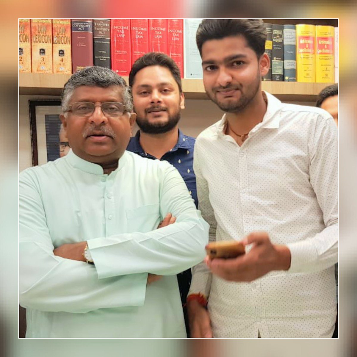 ayushjhabr's tweet image. असाधारण प्रतिभा के धनी,दूरदर्शी @rsprasad जी का संचार के क्षेत्र में एतिहासिक कार्य मील का पत्थर साबित हुआ.ढृढ इच्छाशक्ति के बल पर डिजिटल तकनीकी के क्षेत्र में क्रांति इतिहास के पन्नों में स्वर्णिम अक्षरों से दर्ज होगा.आभार आपने मोदी जी के @_DigitalIndia के सपनों को साकार किया.