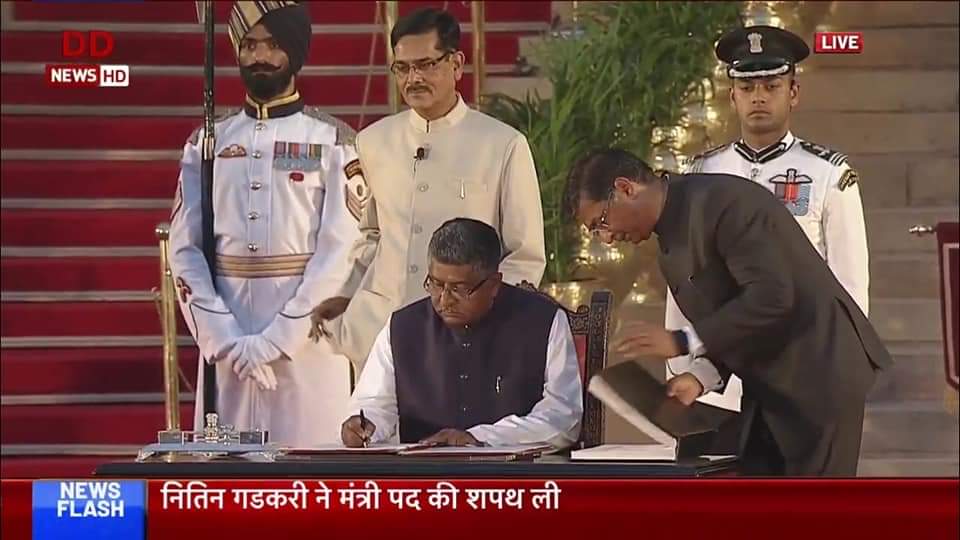 ayushjhabr's tweet image. असाधारण प्रतिभा के धनी,दूरदर्शी @rsprasad जी का संचार के क्षेत्र में एतिहासिक कार्य मील का पत्थर साबित हुआ.ढृढ इच्छाशक्ति के बल पर डिजिटल तकनीकी के क्षेत्र में क्रांति इतिहास के पन्नों में स्वर्णिम अक्षरों से दर्ज होगा.आभार आपने मोदी जी के @_DigitalIndia के सपनों को साकार किया.