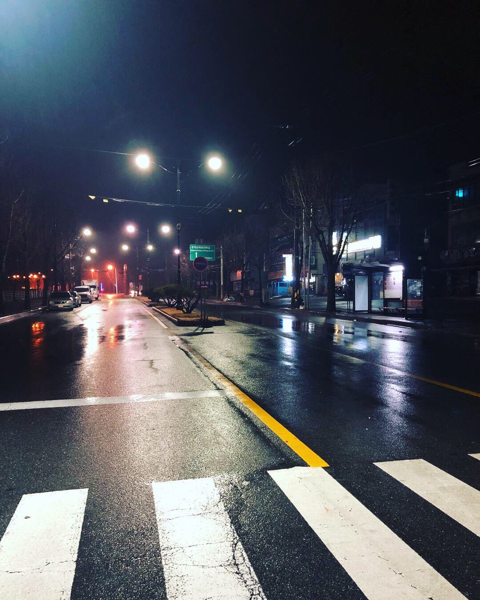 Subum_Lee's tweet photo. #task9 #GBTwriting
On March 21, I missed the bus going to my home. I just walked around the school waiting for the bus with taking picture. https://t.co/N5J7DCbFeF