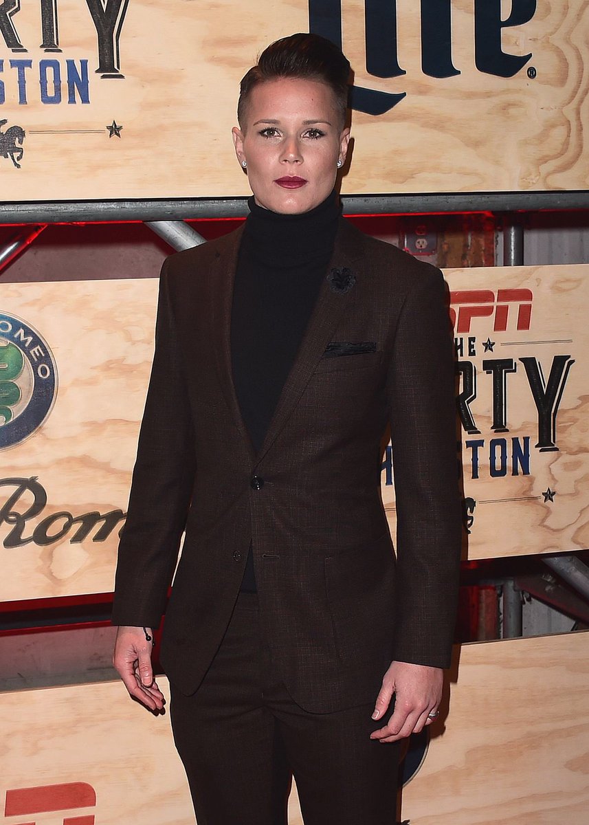 Ashlyn Harris is the type of fine that almost pisses you off. Nobody should have the right to look this amazing at all times.