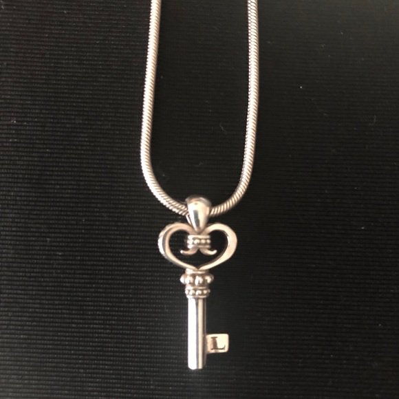 mjireh's tweet photo. So good I had to share! Check out all the items I'm loving on @Poshmarkapp #poshmark #fashion #style #shopmycloset #coach #lagos: https://t.co/17xLmsDCgO https://t.co/4eRapa2s3q
