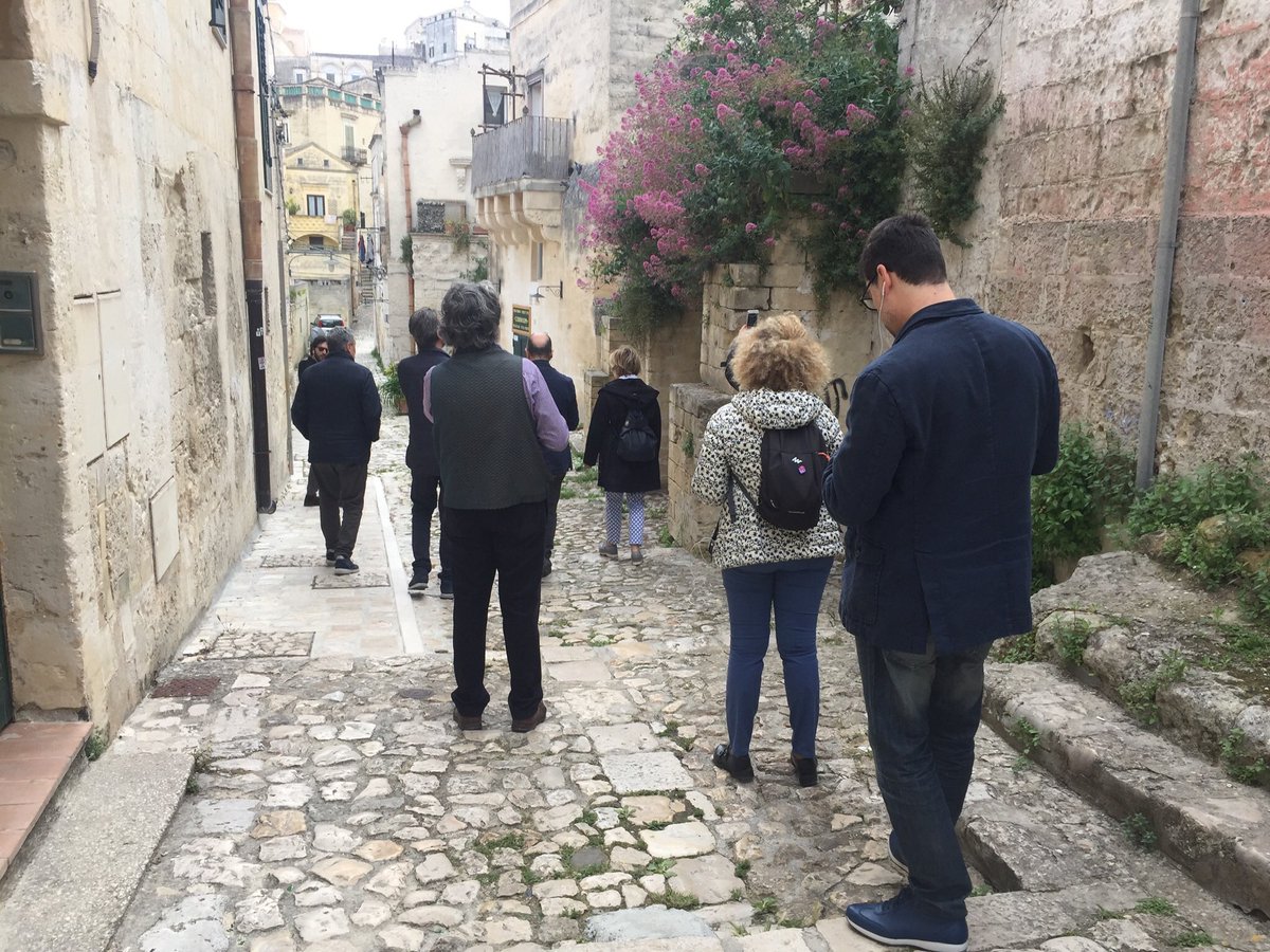 SideNote16's tweet image. il walkabout con Carlo Infante apre ai temi del Summit le discussioni nei territori #itscommunity