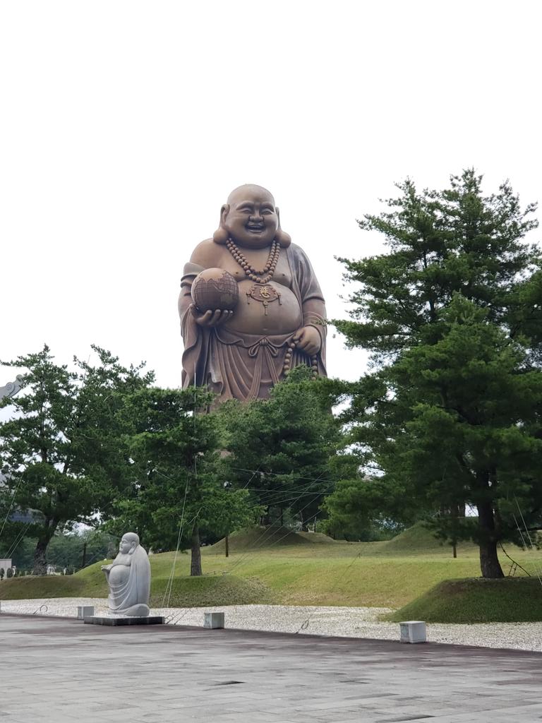 SNDespain1's tweet photo. What a day the Educate  Global crew had sightseeing in Mioali county, Taiwan. We went to the beach, toured a tea plantation, made our own tea, visited a (gigantic) happy Budha, fed koi fish during lunch, visited a night market...AND tried stinky tofu! Some loved it... https://t.co/3RYznBqwd6