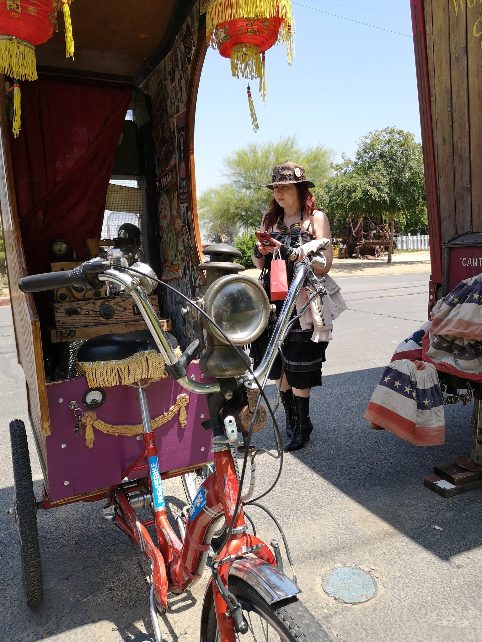 ｍｏｒｉｓｏｎ Auf Twitter Perris という南カリフォルニアのど田舎にある機関車博物館でのスチームパンクイベントに行ってきた 本物の蒸気機関車に乗ったり スチームパンクなアクセサリーとかの買い物したりできてめちゃくちゃ楽しかったしスチームパンクハマり