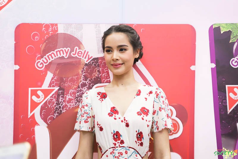 bunterngsociety's tweet photo. “ญาญ่า อุรัสยา” ชวนเคี้ยวเพลินกับ “โยโย บับเบิล” ขนมเยลลี่ 2 รสชาติใหม่จาก โยโย
#yoyobubble #yoyobubblecola #yoyojelly #unitedfoods #ญาญ่า #ญาญ่าอุรัสยา
https://t.co/kAF6C44uT5 https://t.co/Z3v12DWDvv