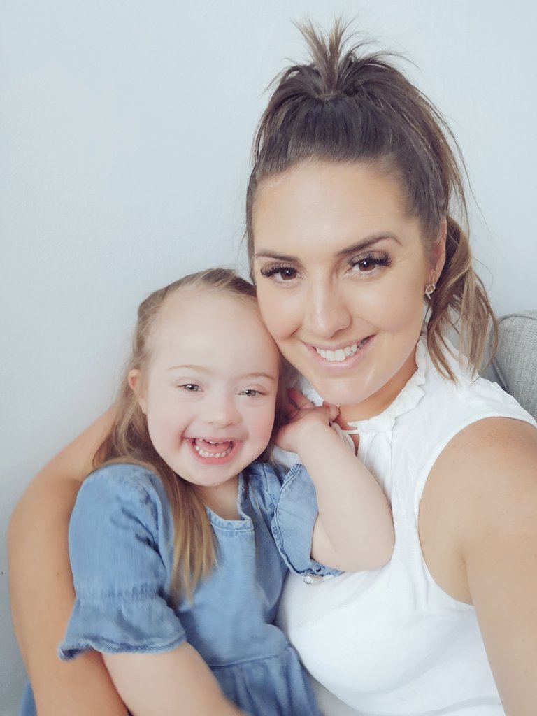 RachelxMUA's tweet photo. 😇

#mummy #babygirl #babymodel #trisomy21 #threeyearsold #princess https://t.co/CIYKGeOWCU