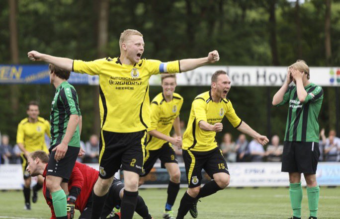 Vvheerde's tweet photo. MATCHDAY! Vandaag spelen zowel het vlaggenschip als het 2e haar eerste wedstrijden in de nacompetitie voor promotie! Lukt het beide ploegen om de finale te halen? ⚽️🐝 #GeelZwart #nacompetitie #1eklasse https://t.co/CnKhao7JVU