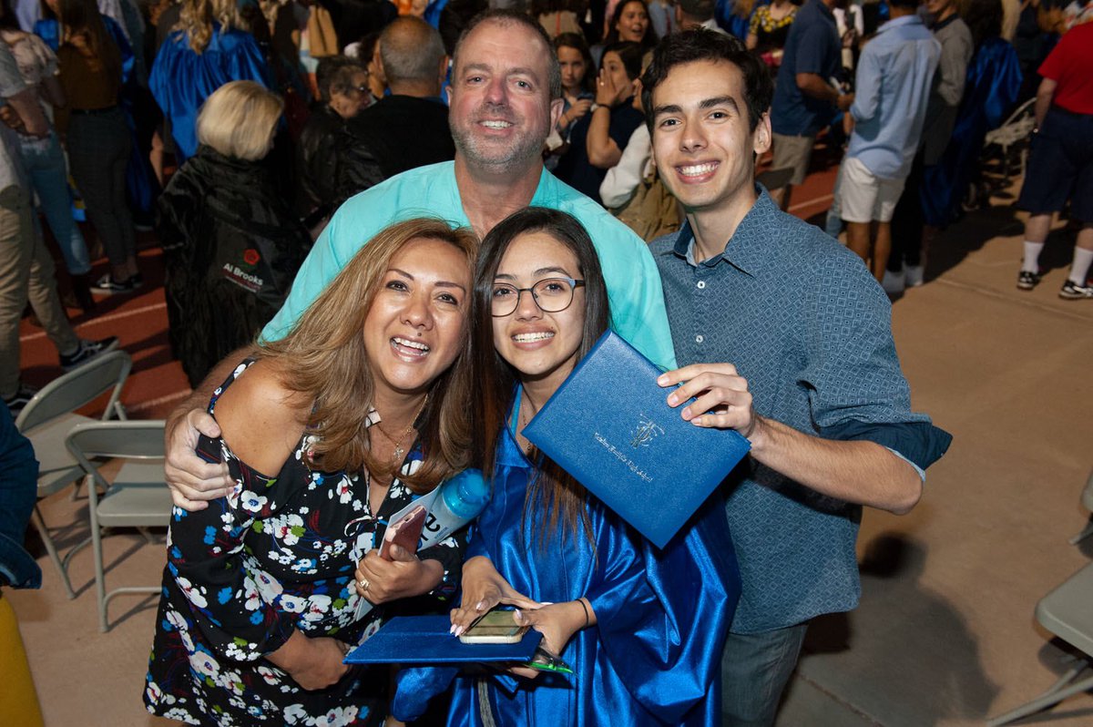 kristenn10_'s tweet photo. oh right, i uH graduated high school🤪🤙 https://t.co/aYw6yLqTcu