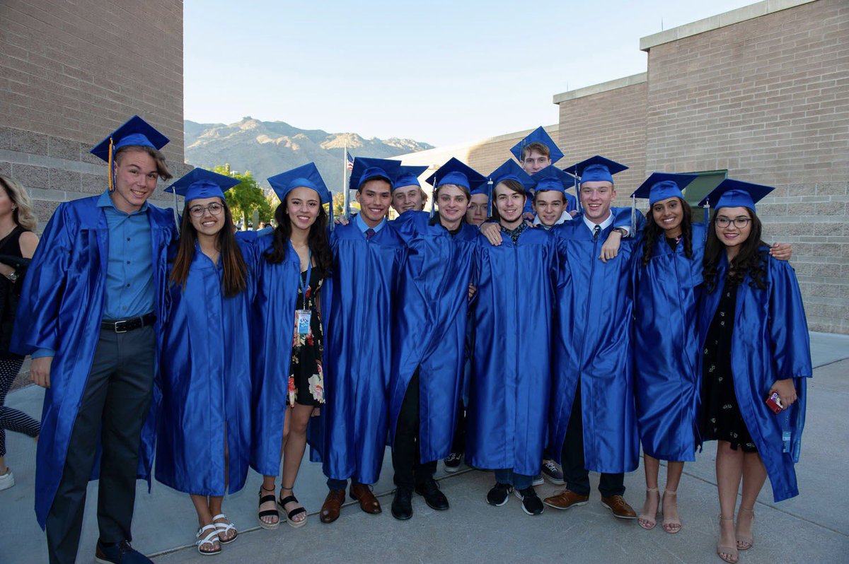 kristenn10_'s tweet photo. oh right, i uH graduated high school🤪🤙 https://t.co/aYw6yLqTcu