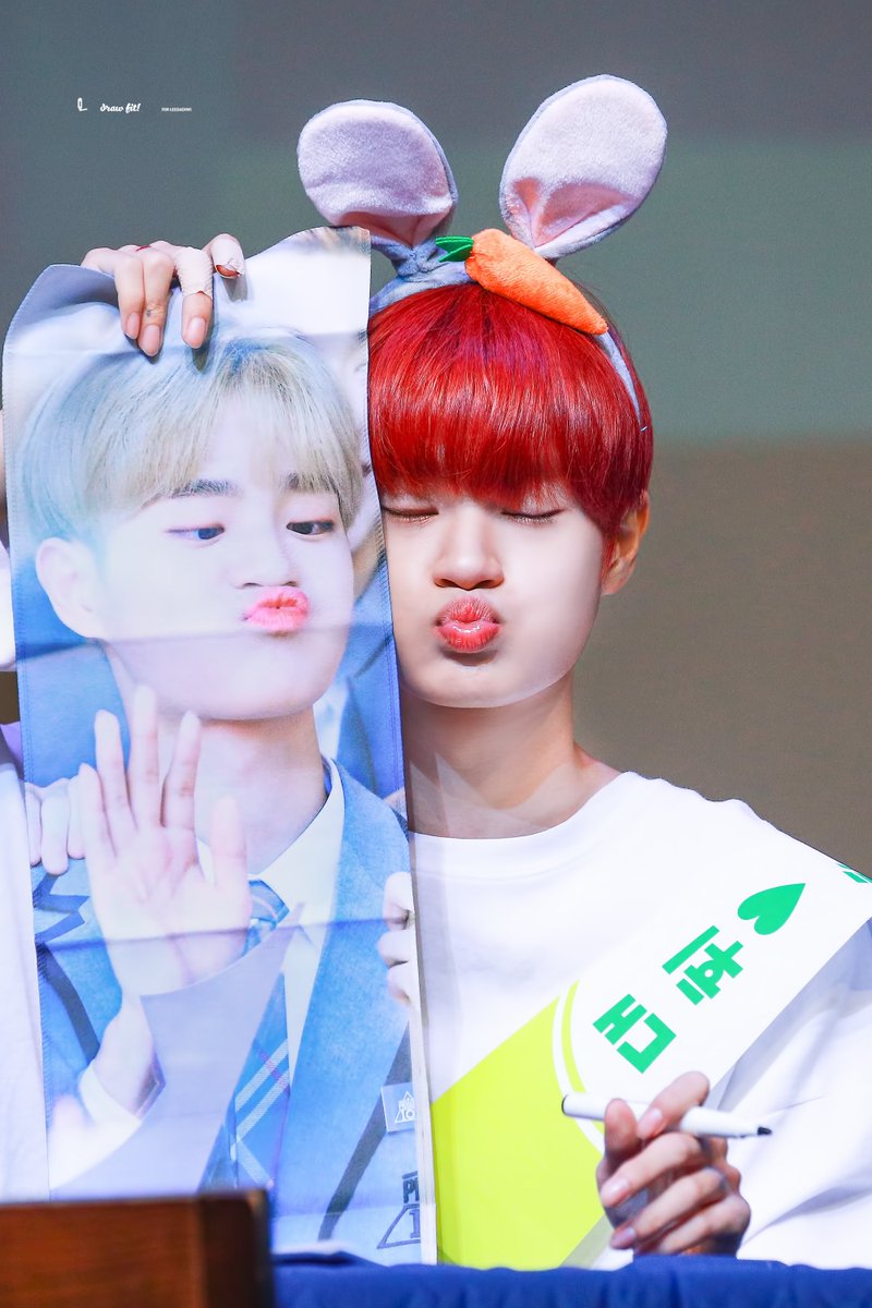 Daehwicom's tweet photo. 190601 #이대휘 #대휘 #AB6IX #에이비식스 #DAEHWI 😗😚😘 https://t.co/nOjhotNqXE