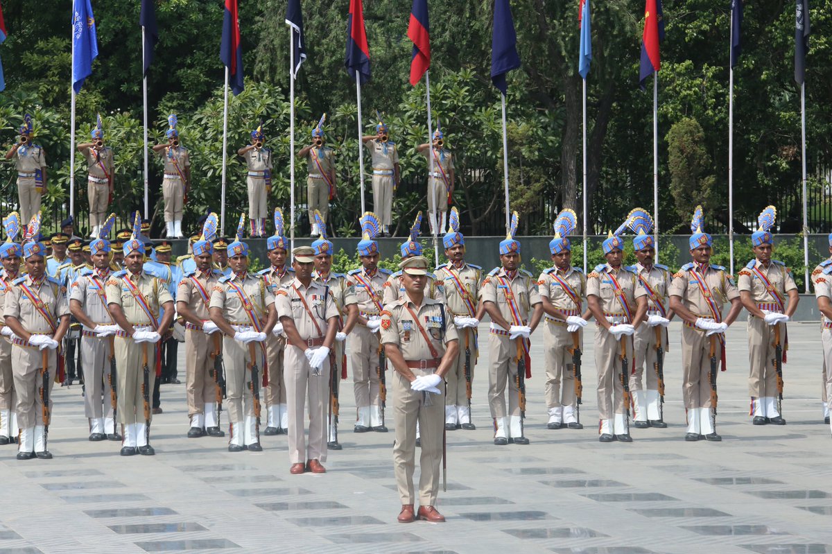 AmitShah's tweet image. मैं इन सभी शहीद जवानो और उनके परिजनों को कोटि-कोटि नमन करता हूँ।

यहाँ आकर अदम्य चेतना और उर्जा प्राप्त हुई और देश के लिए सबकुछ कर गुजरने की इच्छा और प्रबल हुई।

वंदे मातरम
