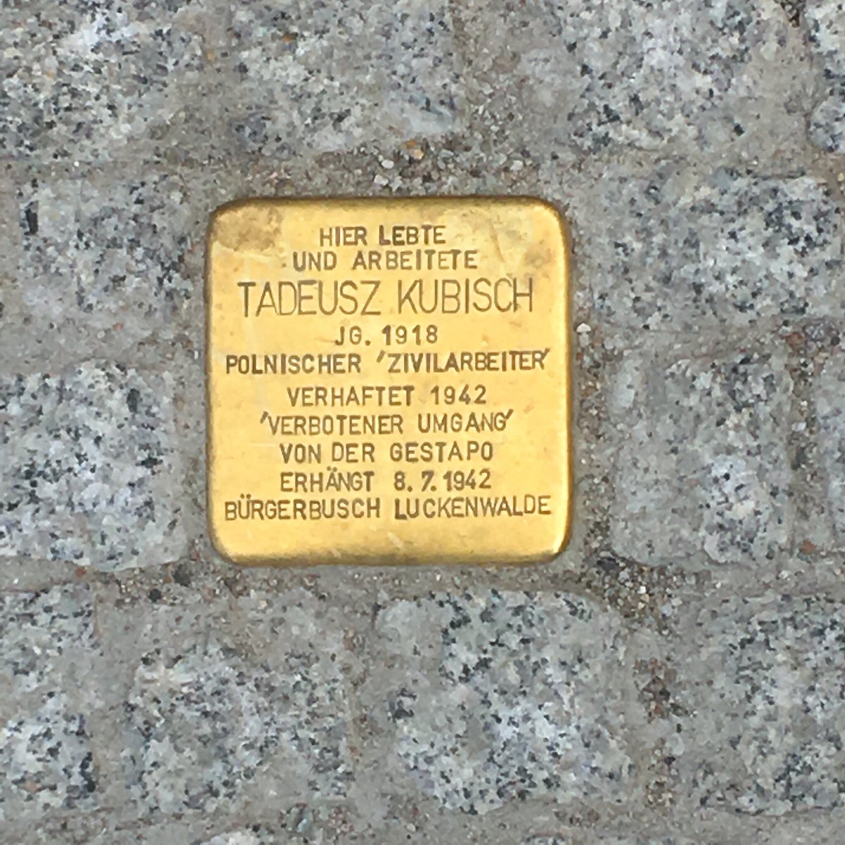 MaluThom's tweet photo. #stolpersteine #luckenwalde #käthekollwitzstrasse #TeltowFläming #Brandenburg (Projekt @_Stolpersteine_ ) https://t.co/AyKBlQiU17